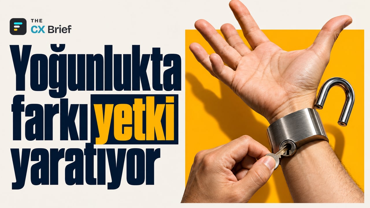 Yoğunlukta farkı yetki yaratıyor — Jason S Bradshaw, Müşteri Deneyimi Günü'nün heyecanını yıl sonu yoğunluğuna taşımak için üç adım öneriyor. Sıradan bir çalışan eli, bileğini tutan asma kilidi kendi anahtarıyla açıyor.
